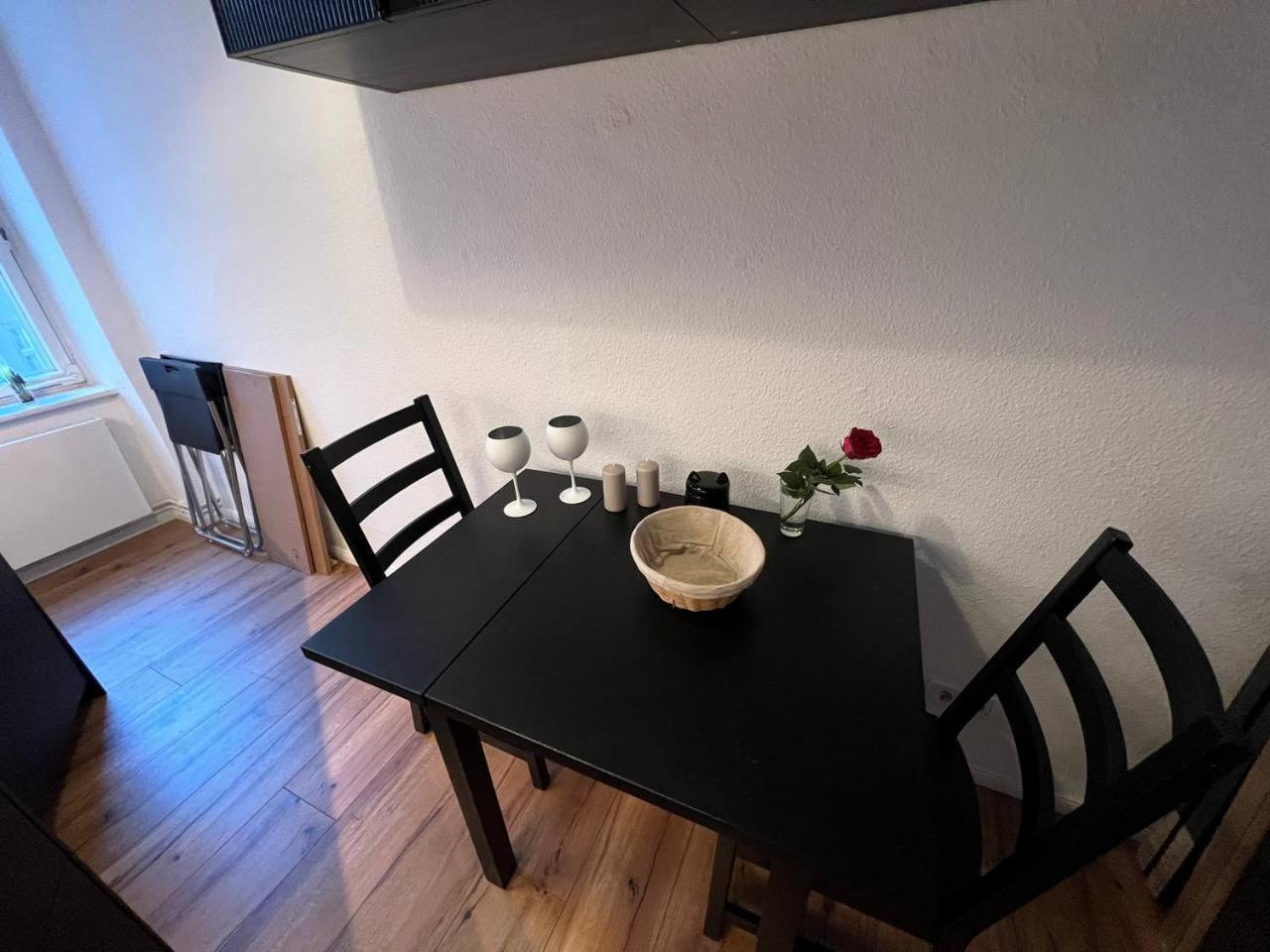 Stylish 2-Room Apartment With Balcony Next To East Side Gallery Berlin Exterior foto